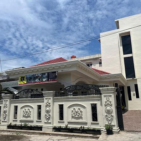 De Nusantara Hotel Syariah Медан Экстерьер фото