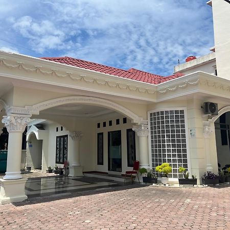De Nusantara Hotel Syariah Медан Экстерьер фото