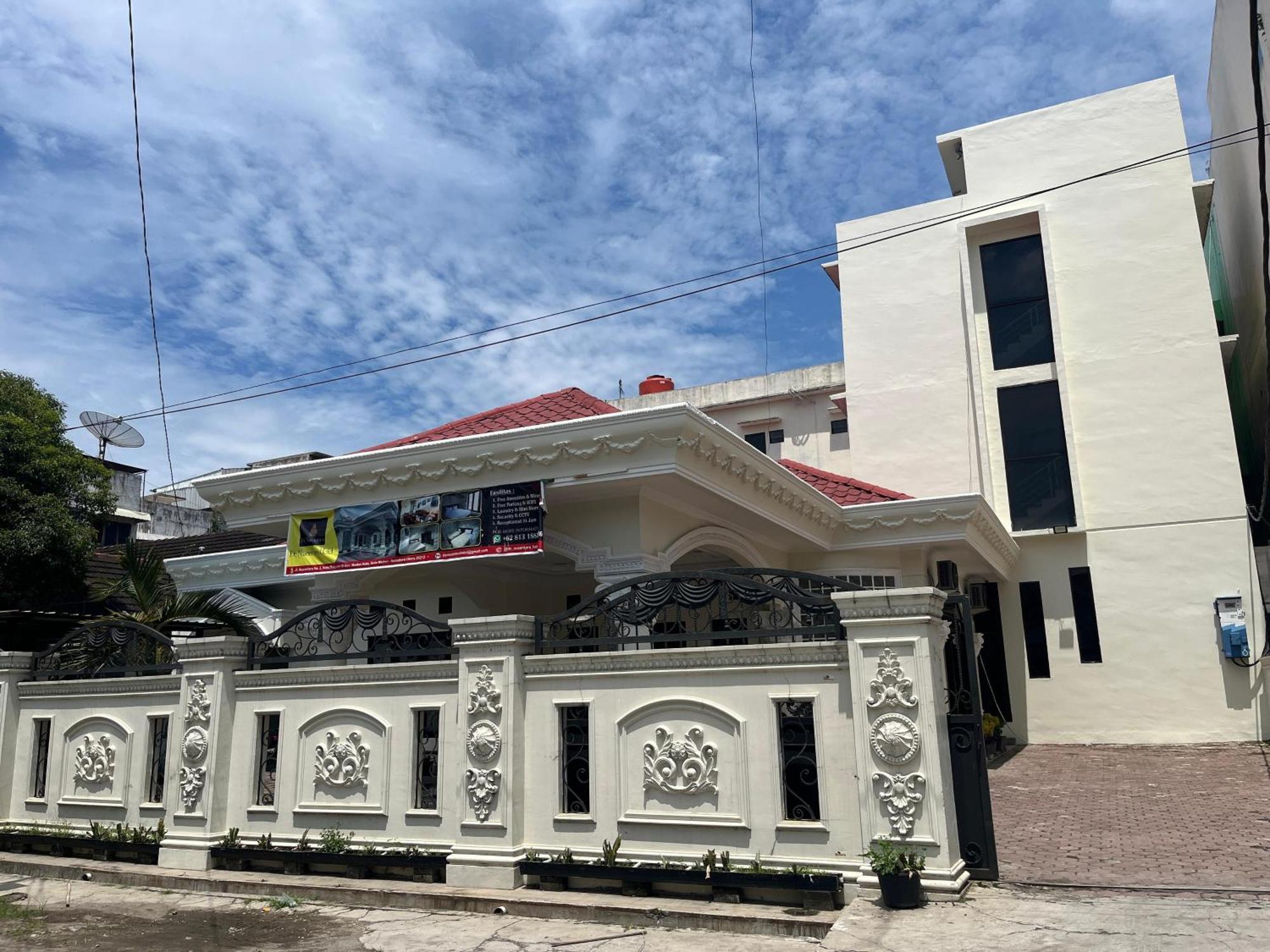 De Nusantara Hotel Syariah Медан Экстерьер фото