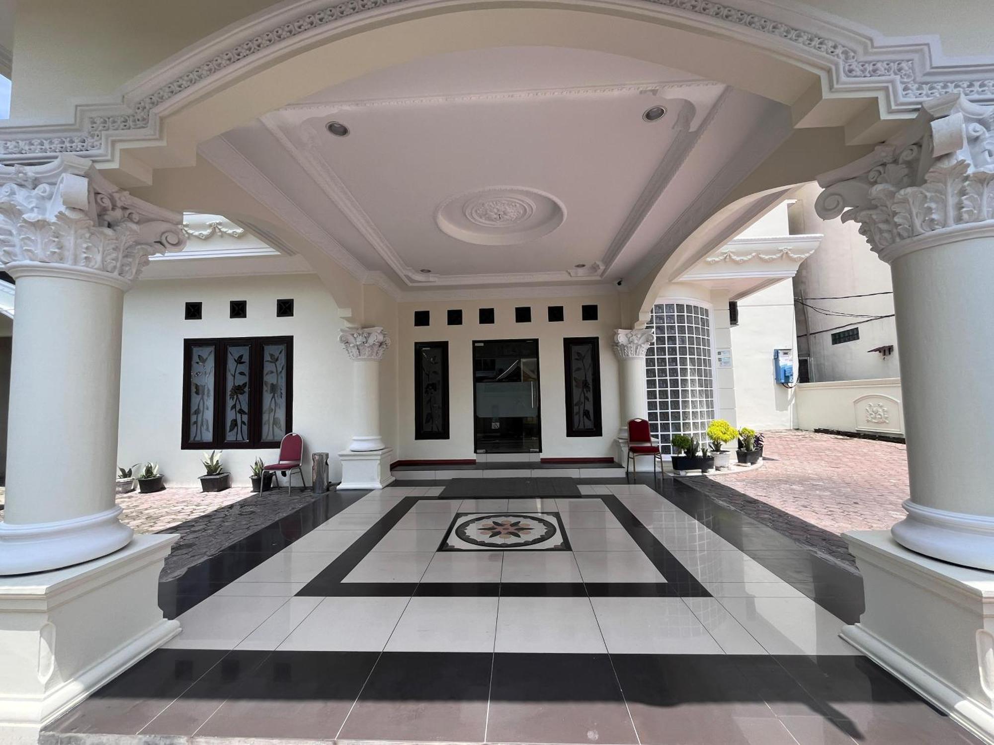 De Nusantara Hotel Syariah Медан Экстерьер фото