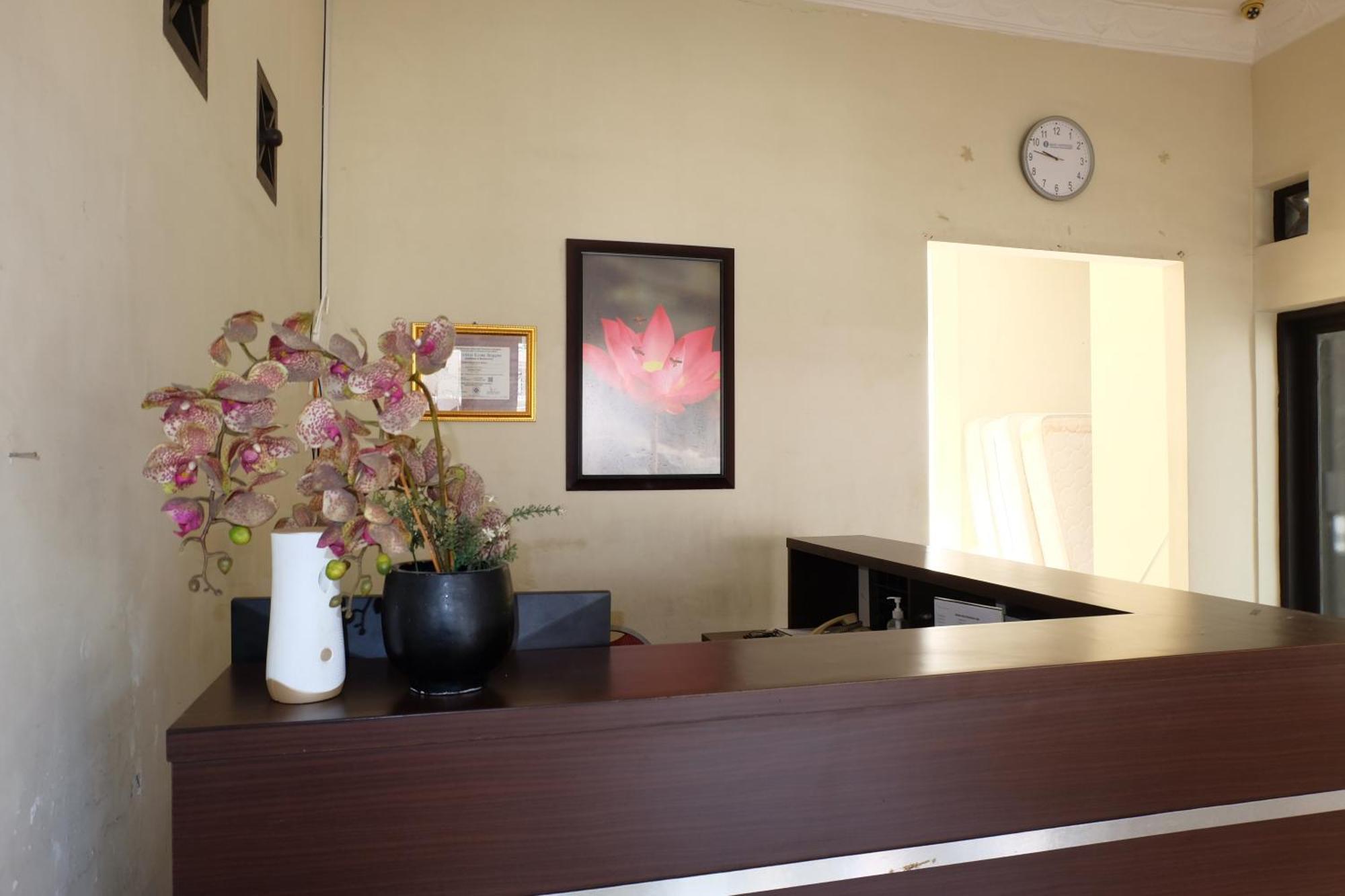 De Nusantara Hotel Syariah Медан Экстерьер фото